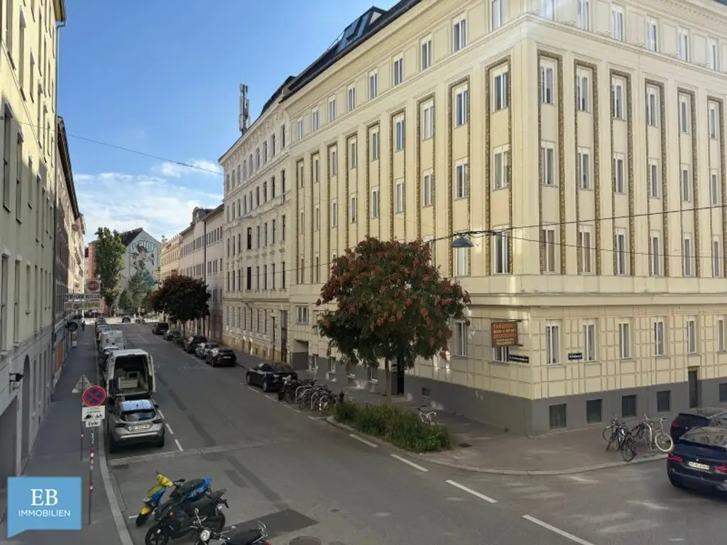 Helle Familienwohnung mit feiner Farbwelt und Fitnessraum im Haus