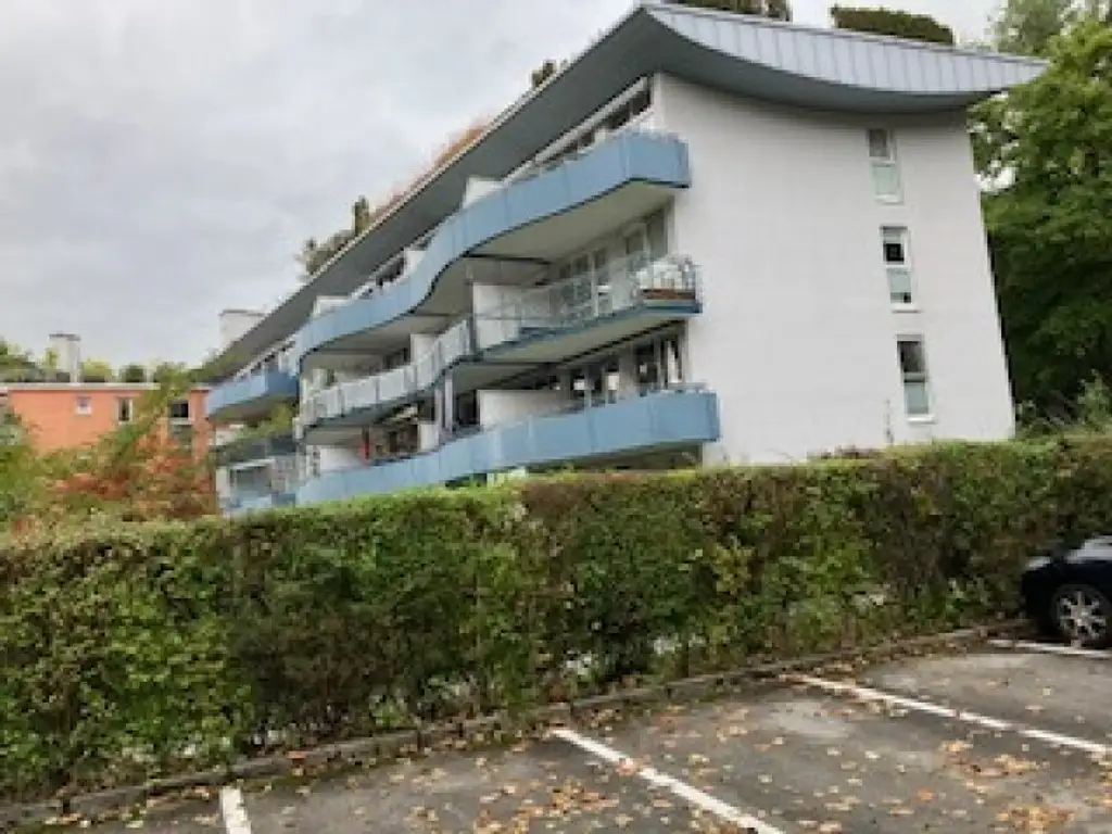 Schöne, sonnige Maisonette 3-Zimmer-Wohnung mit großer Dachterrasse sowie 2 Balkonen und 2 PKW-Abstellplätzen in Salzachnähe/Josefiau zu verkaufen