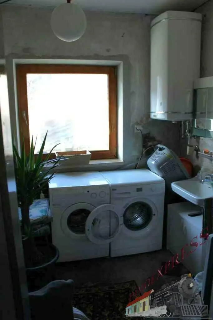 Ein-/ Zweifamilienhaus mit viel Potential - 3 Garagen - 1.368 m² - getrennte Eingänge