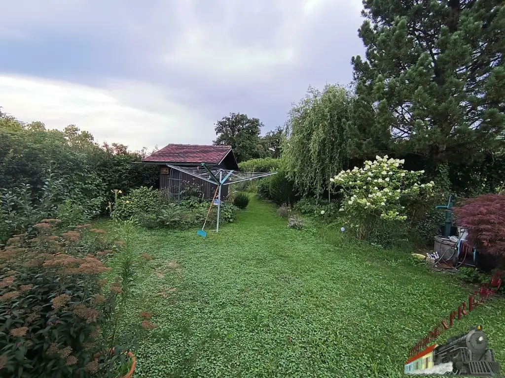 Solides Einfamilienhaus mit großem Garten, Pool und Potenzial - nur 20 Minuten von Wien entfernt