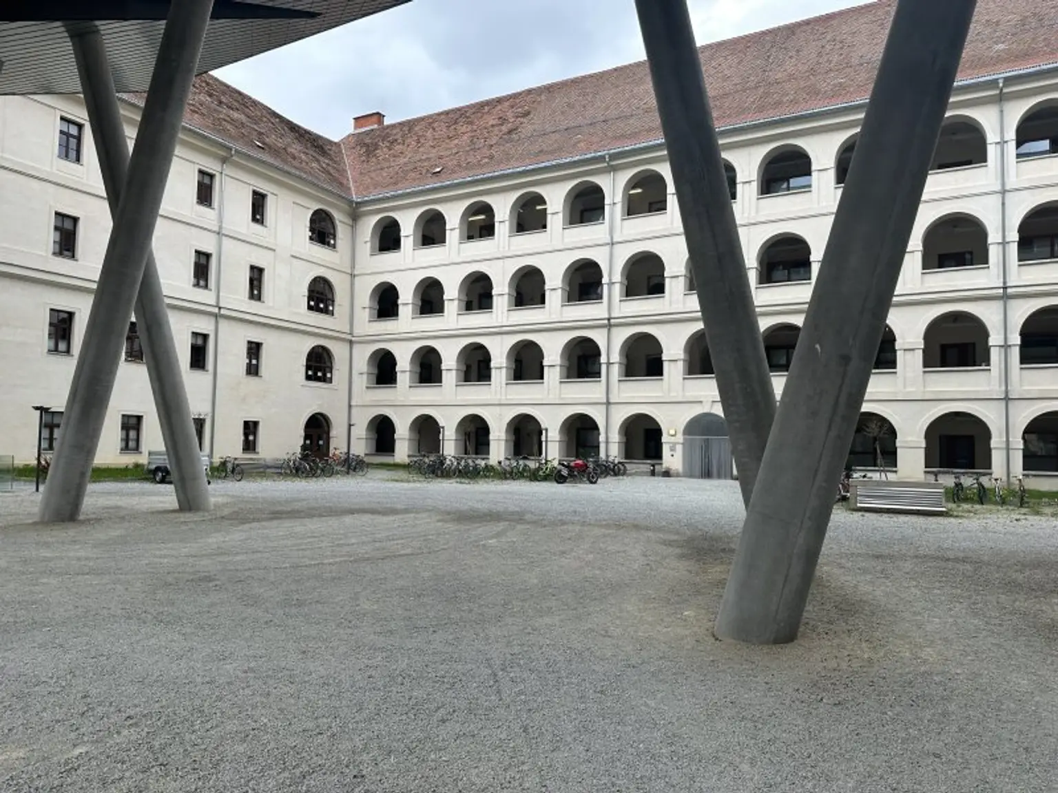 Ab 01.12.2025 verfügbar - Komfortabel parken – Ihr Stellplatz steht bereit!