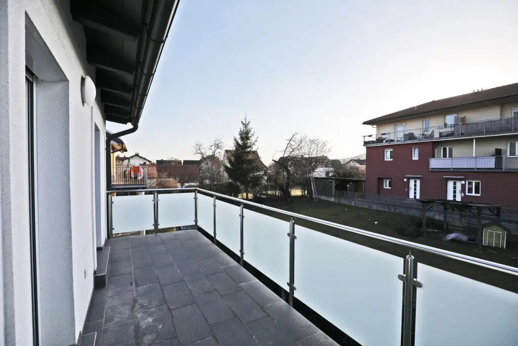 Neuwertige, moderne Doppelhaushälfte zum Verkauf