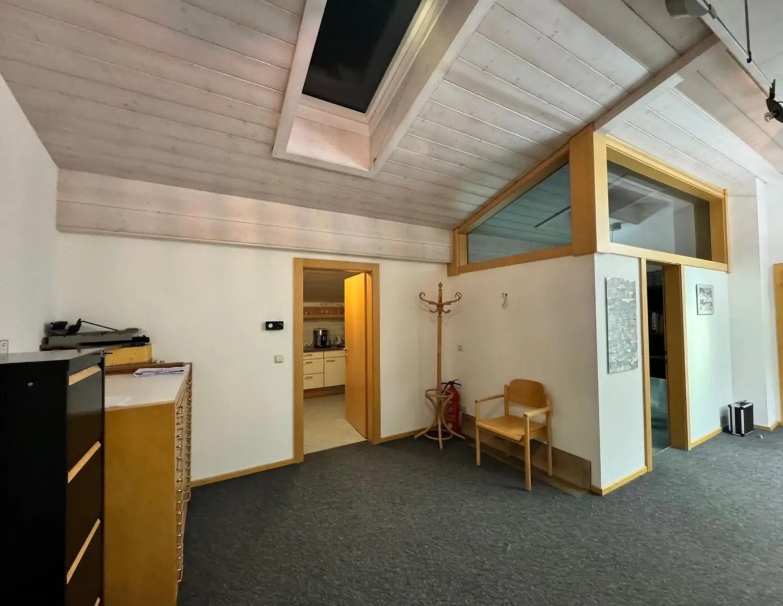Büro mit Stil im Dachgeschoß in Buch zu mieten