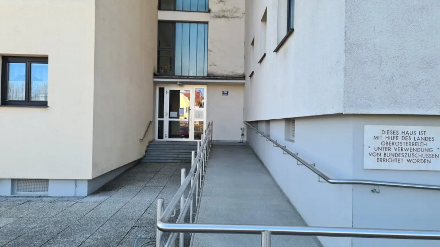 3 Zimmer-Wohnung mit Loggia und Einzelgarage in guter Lage