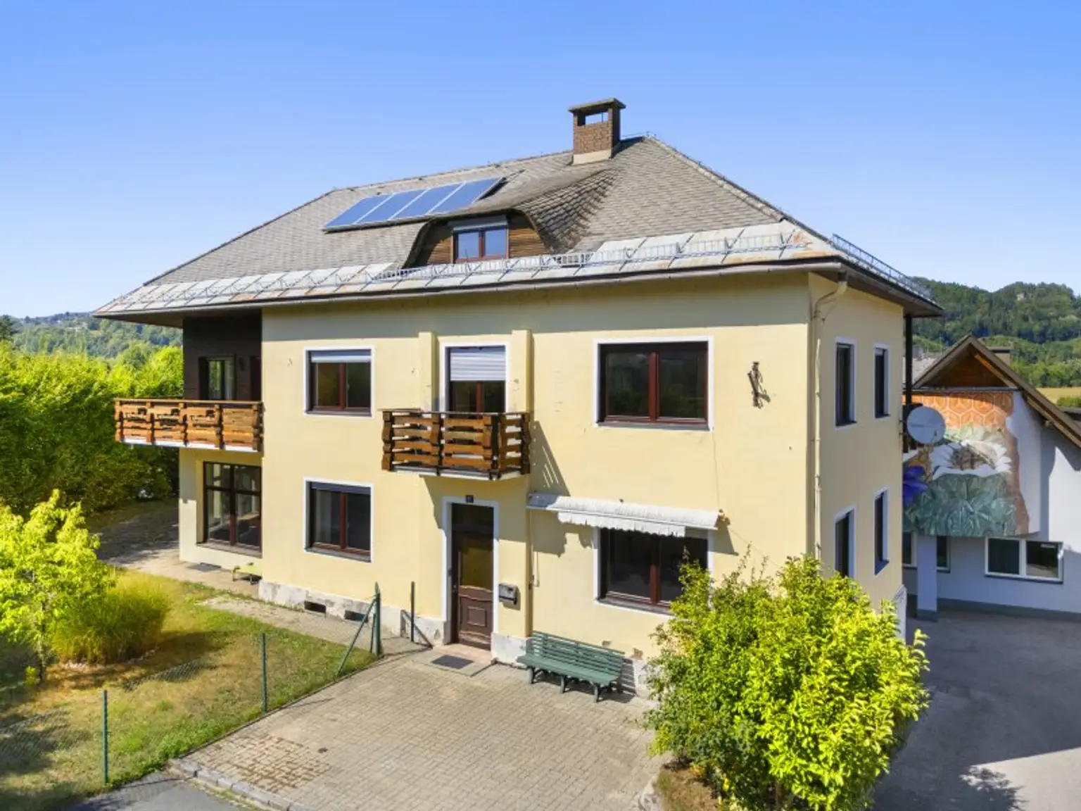 Mehrfamilienwohnhaus mit 400m² mit 2 Wohnungen plus 10 Einzelzimmern Nähe Ratzteich in Kirschentheuer - Ferlach