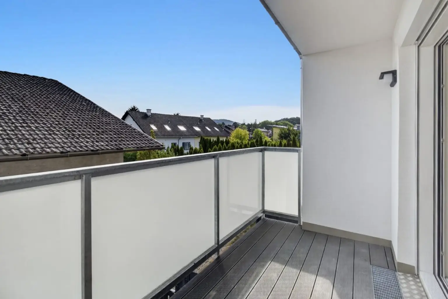 J | THE GREEN 15  ++ ZWEI Zimmer mit BALKON | Prima Service Immobilien