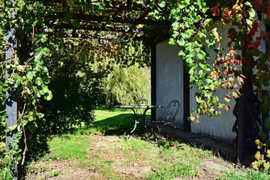 Exklusives Traum-Anwesen mit Naturteich und Gästehaus