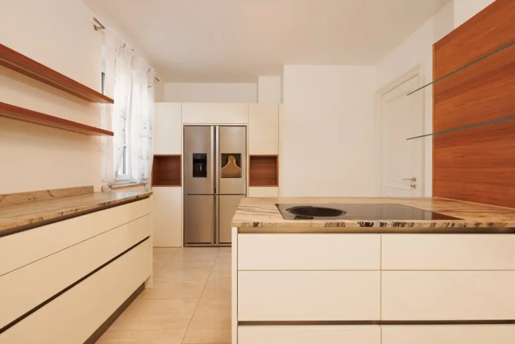 LUXUS VILLA mit Innenpool und Weinkeller im Golfclub Fontana