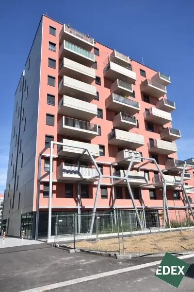 Moderne Geschäftsfläche in Neubausiedlung nahe Badeteich Hirschtetten