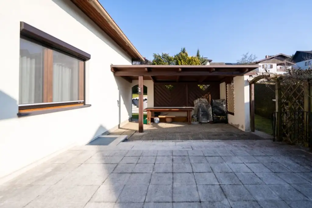 Charmantes Einfamilienhaus mit großzügigem Garten und Pool in Behamberg zu kaufen!
