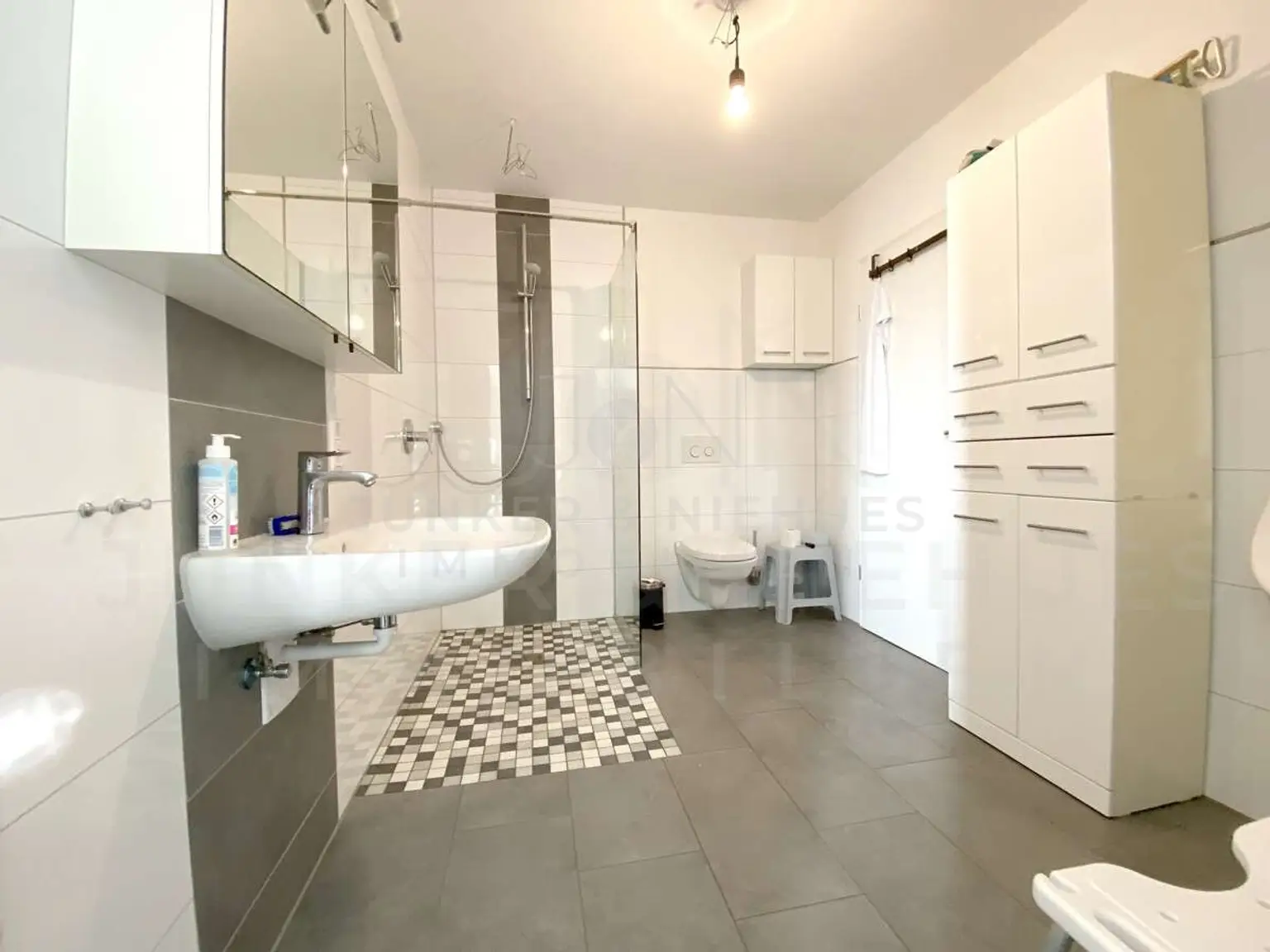 Badezimmer im Anbau