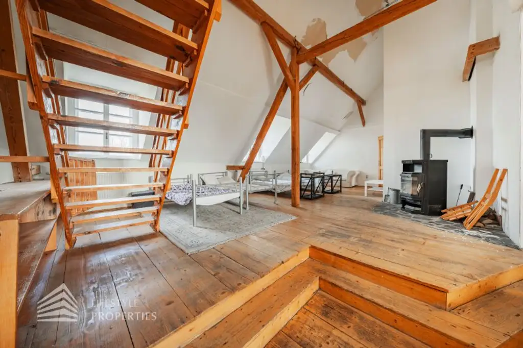 Exklusives Baugrundstück in einzigartiger Lage mit Einreichplanung!