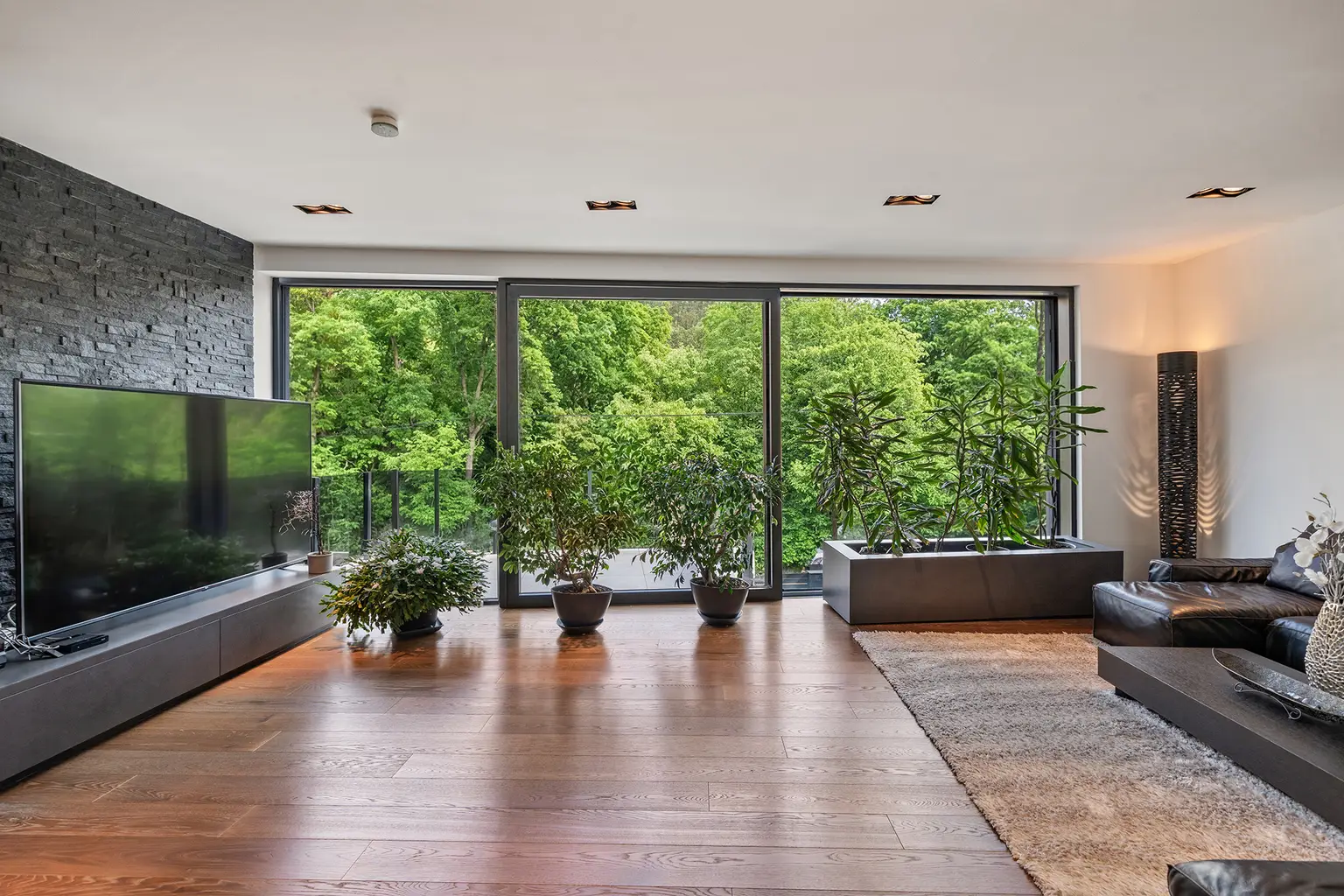 Energieeffiziente Villa mit Pool & unverbaubarem Waldblick