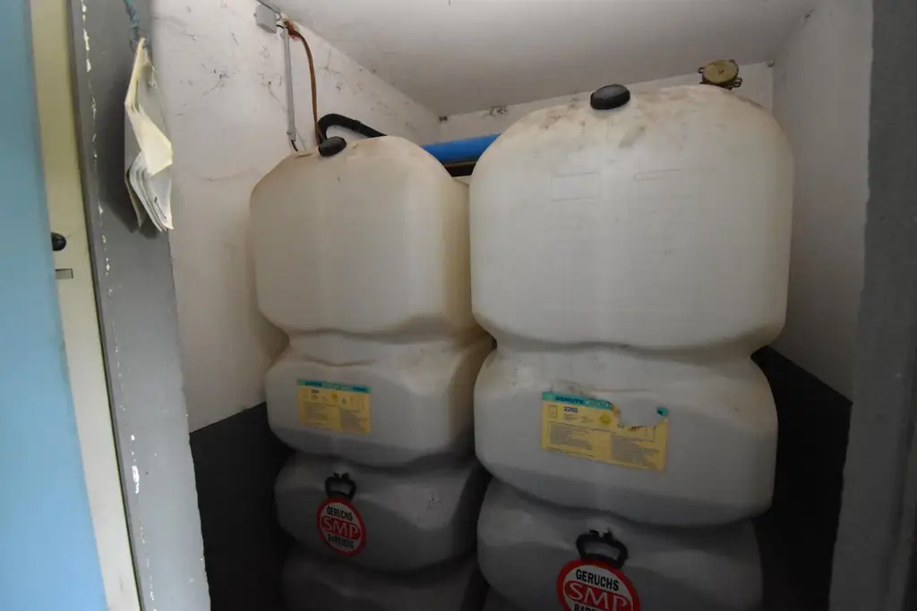 Wohnhaus mit SANIERUNGSBEDARF