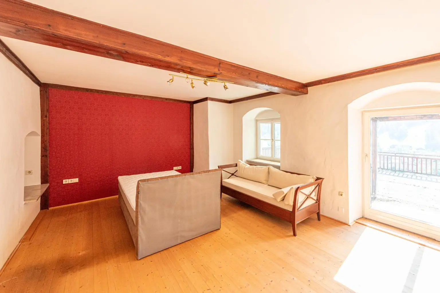 Zwei besondere Wohnungen in historischem Gebäude - 178 m² und 49 m² im Zentrum von Scharnstein mit schönem Ausblick und Garage!