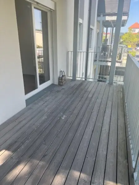 Traumhafte neuwertige 2-Zimmer-Wohnung mit großem Balkon in erstklassiger Lage!
