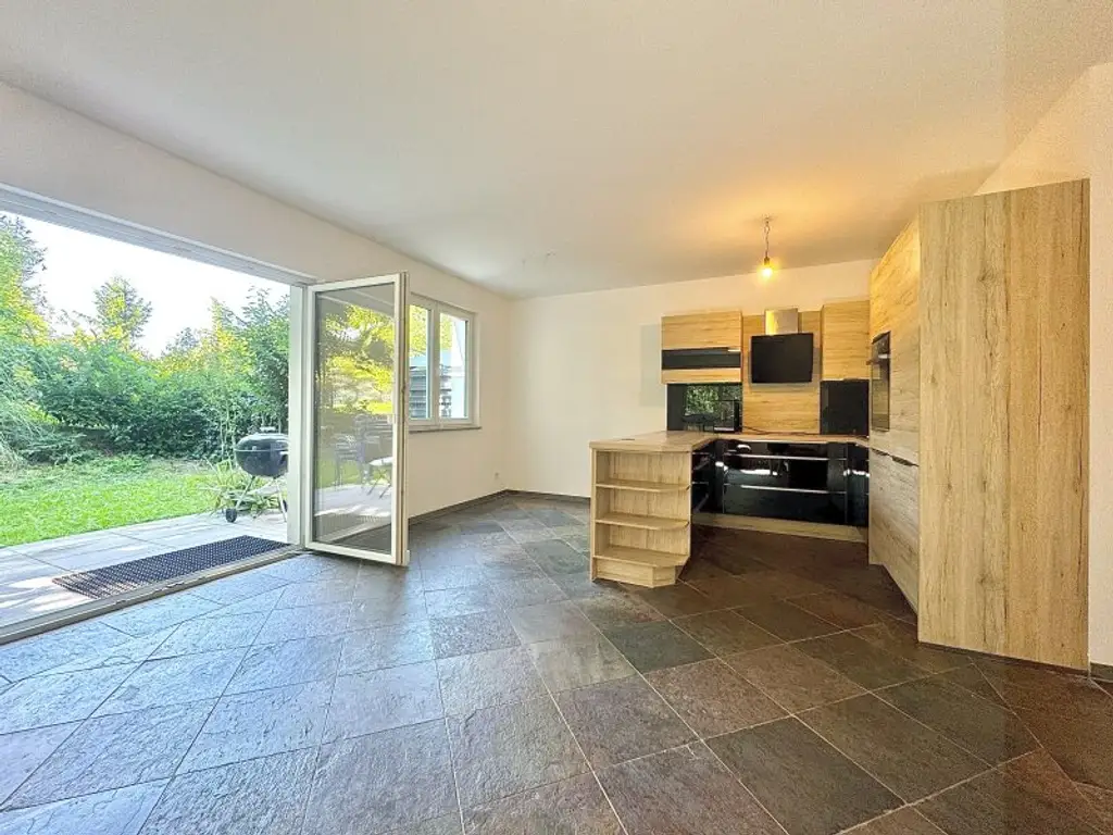 Grüne Ruheoase mit toller Infrastruktur I großzügiger Garten + Balkon I geräumige Zimmer I 2 Bäder I Alarmanlage I