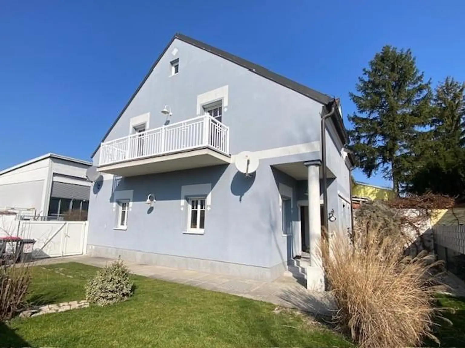 Hausfront Gartenseite