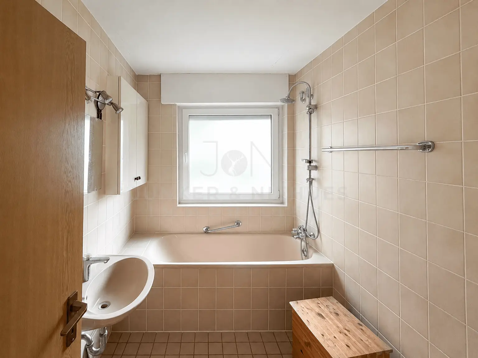 Badezimmer EG Li (KI-gestützt)