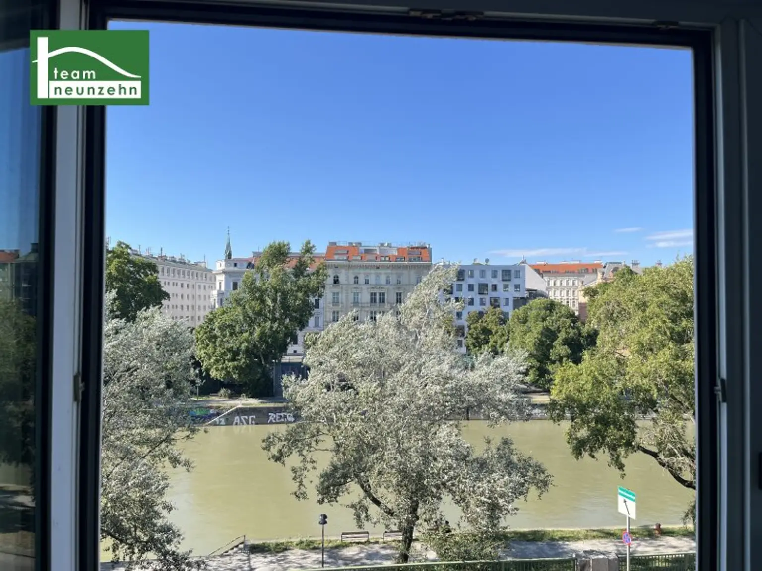 Stadtwohnung in Bestlage: direkt bei der Urania mit Donaukanal-Blick!