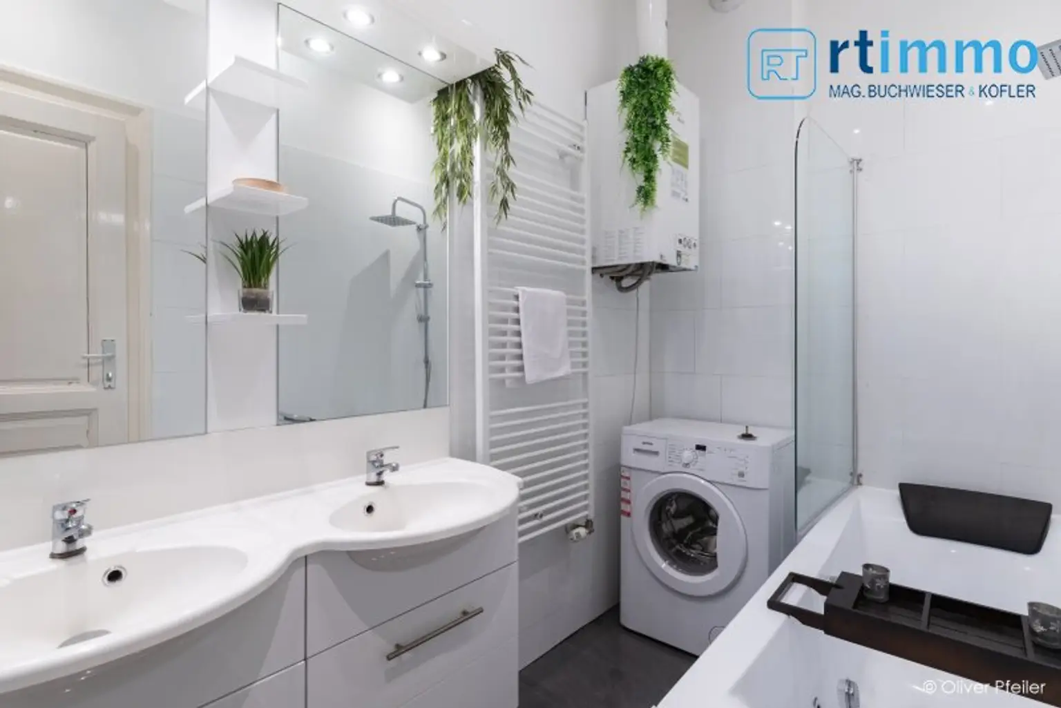 IHR NEUES ZUHAUSE WARTET: ELEGANT EINGERICHTETE ALTBAUWOHNUNG