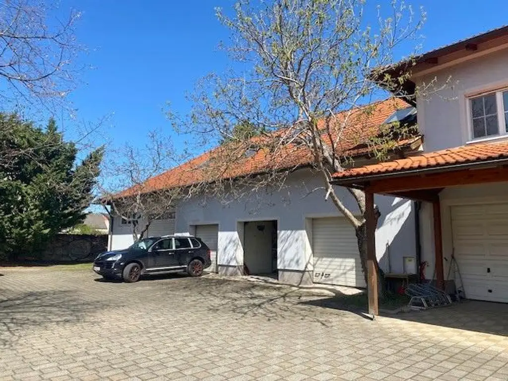 Mehrfamilienhaus in Wiener Neustadt- viel Platz für Generationen!