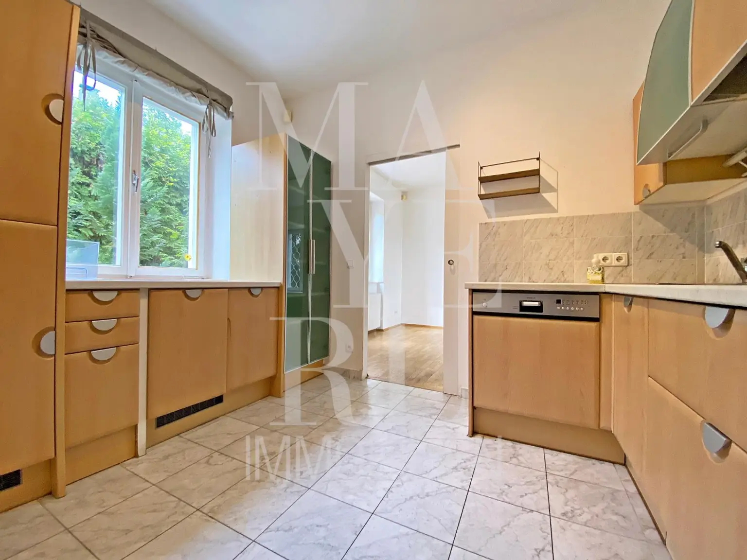 SCHÖNES EINFAMILIENHAUS MIT POOL, TOLLER BLICK, GARAGE & GARTEN