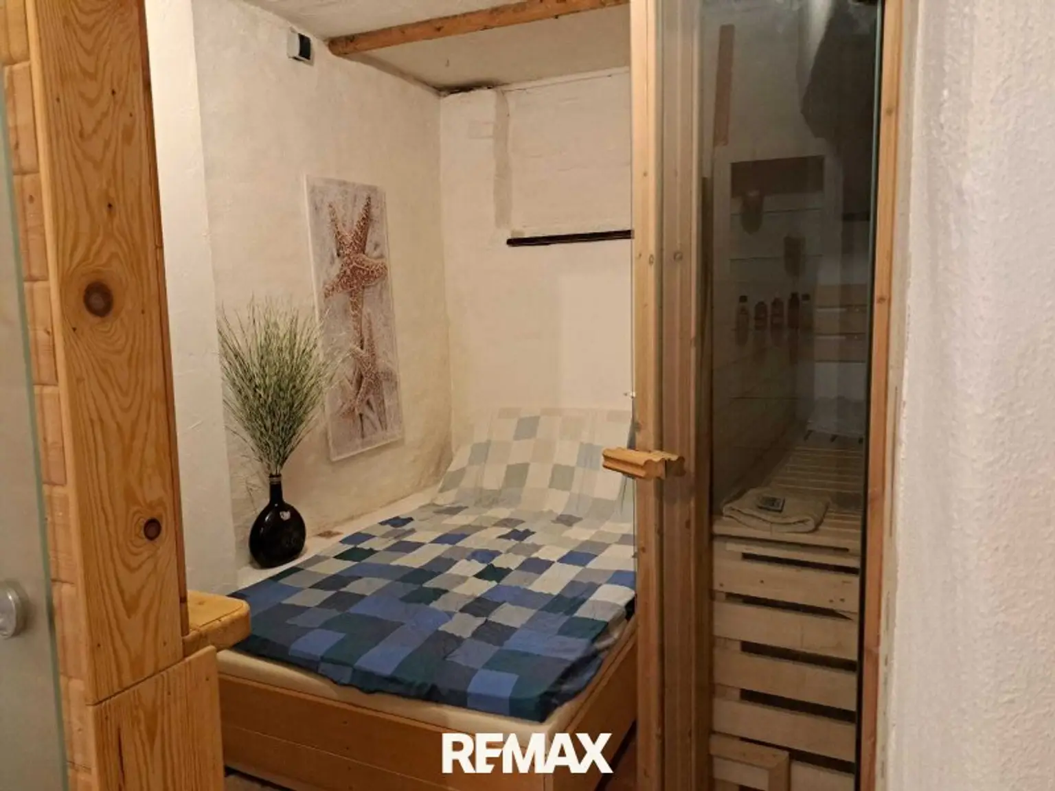 Lounge mit Zugang zur Sauna