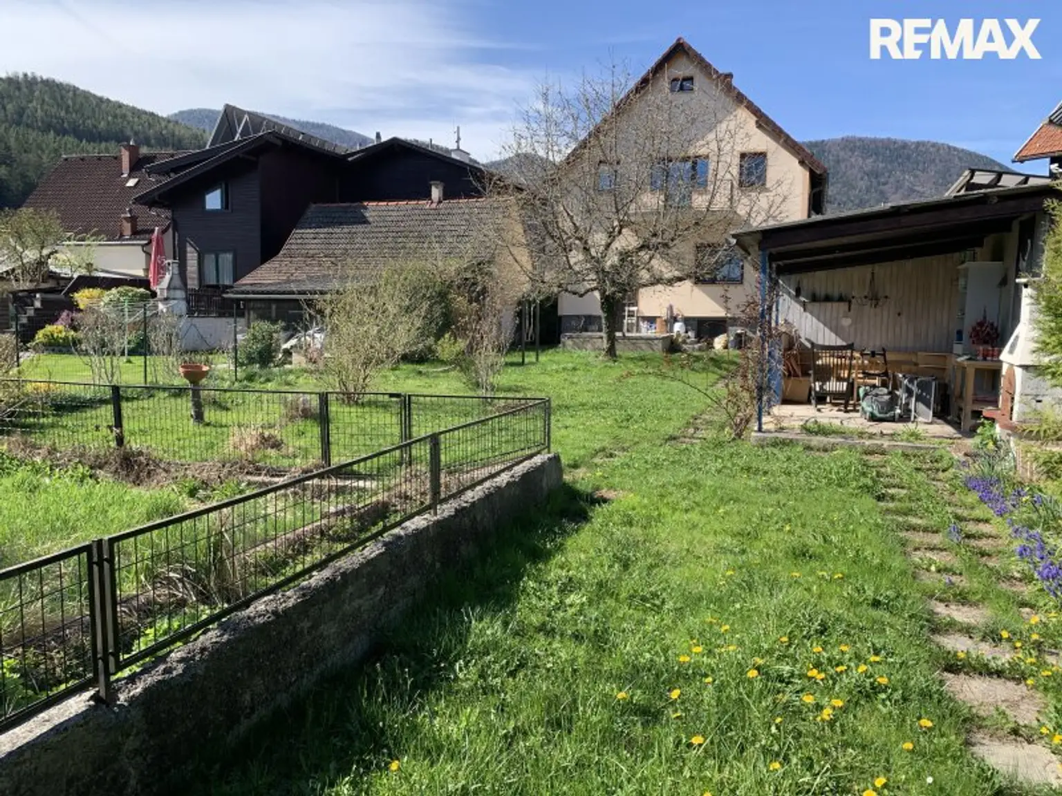 Charmantes Einfamilienhaus in Gloggnitz – Ihr neues Zuhause mit Garten und Garage!