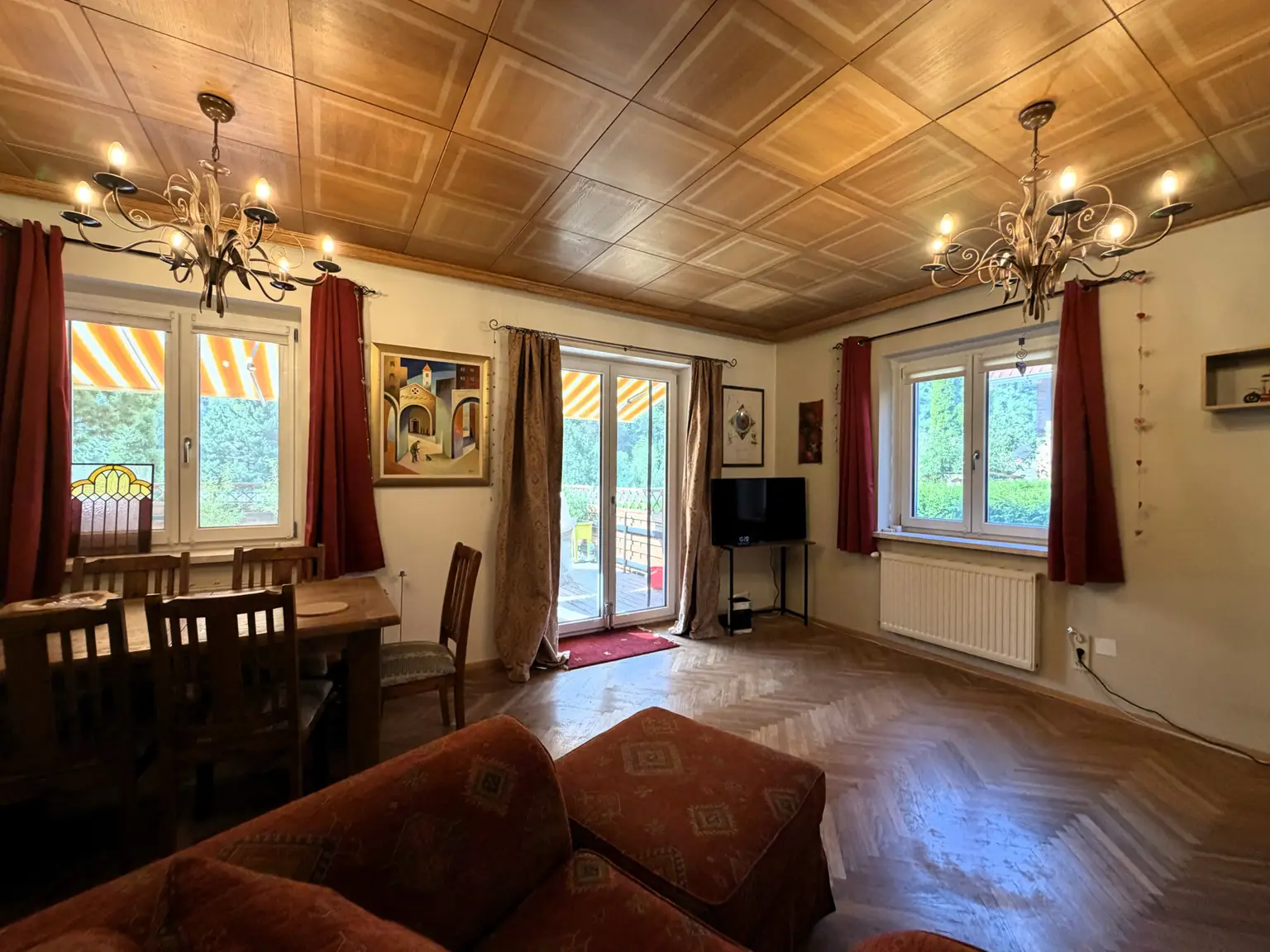 Wohn-Esszimmer, Terrassenzugang, Parkettboden