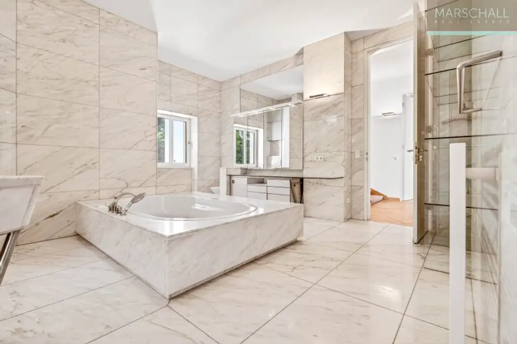 Elegantes Anwesen mit großzügigem Grundbesitz (11.045 m²) zur Vermietung