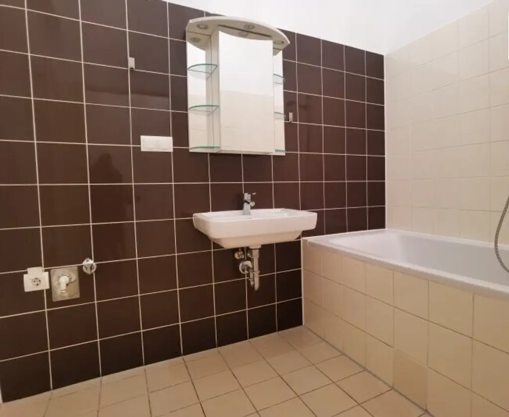 Provisionsfrei für den Mieter! 3-Zimmer-Wohnung in wunderschönem Altbau!