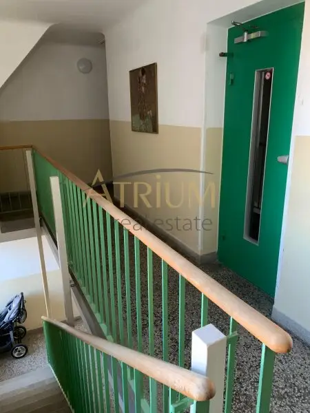 Lichtdurchflutete 2-Zimmer-Dachgeschosswohnung mit 40 m² Terrasse in ruhiger Lage