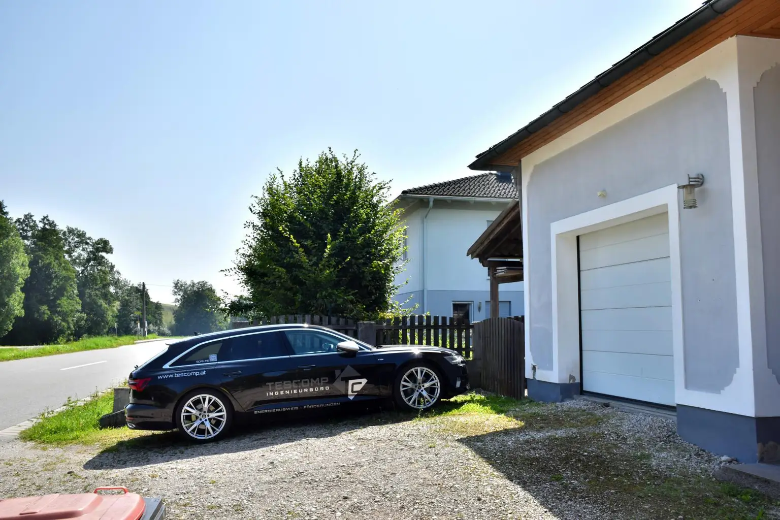 Vollunterkellerter Bungalow mit großem sonnigen Grundstück