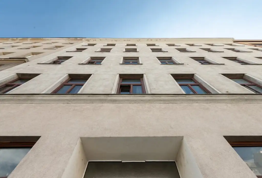 TOP ANGEBOT! Helle 3-Zi.-Altbauwohnung mit zukünftigen Balkon!
