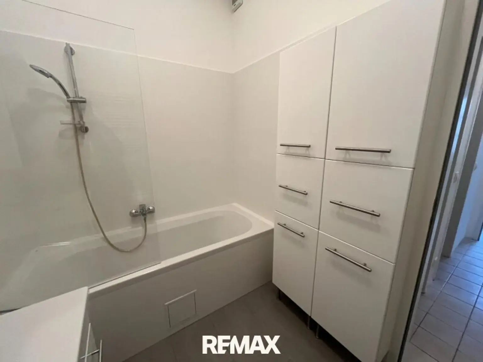Badezimmer mit Badewanne
