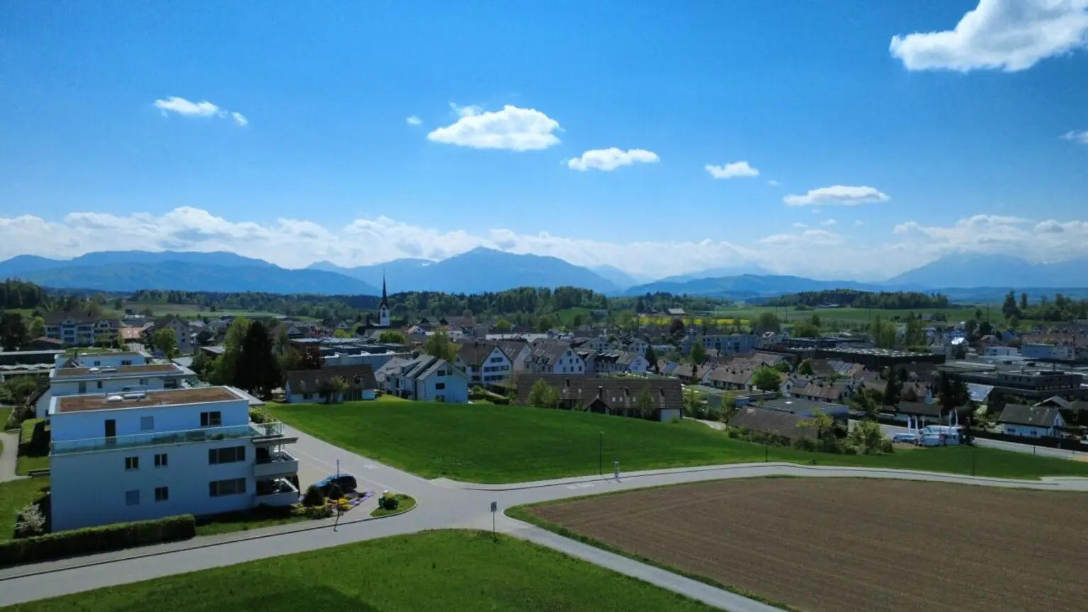 Dachgeschoss Wohnung mit wunderbarer Aussicht, an ruhiger, kinderfreundlicher Lage!