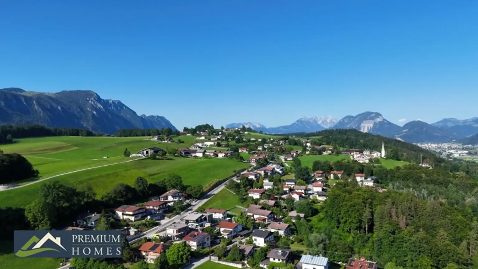 BREITENBACH am Inn - Großzügiges Einfamilienwohnhaus mit Terrasse, Balkon, Keller, Garage, zwei Carports, Garten, Gartenhaus, Geräte- und Holzschuppen