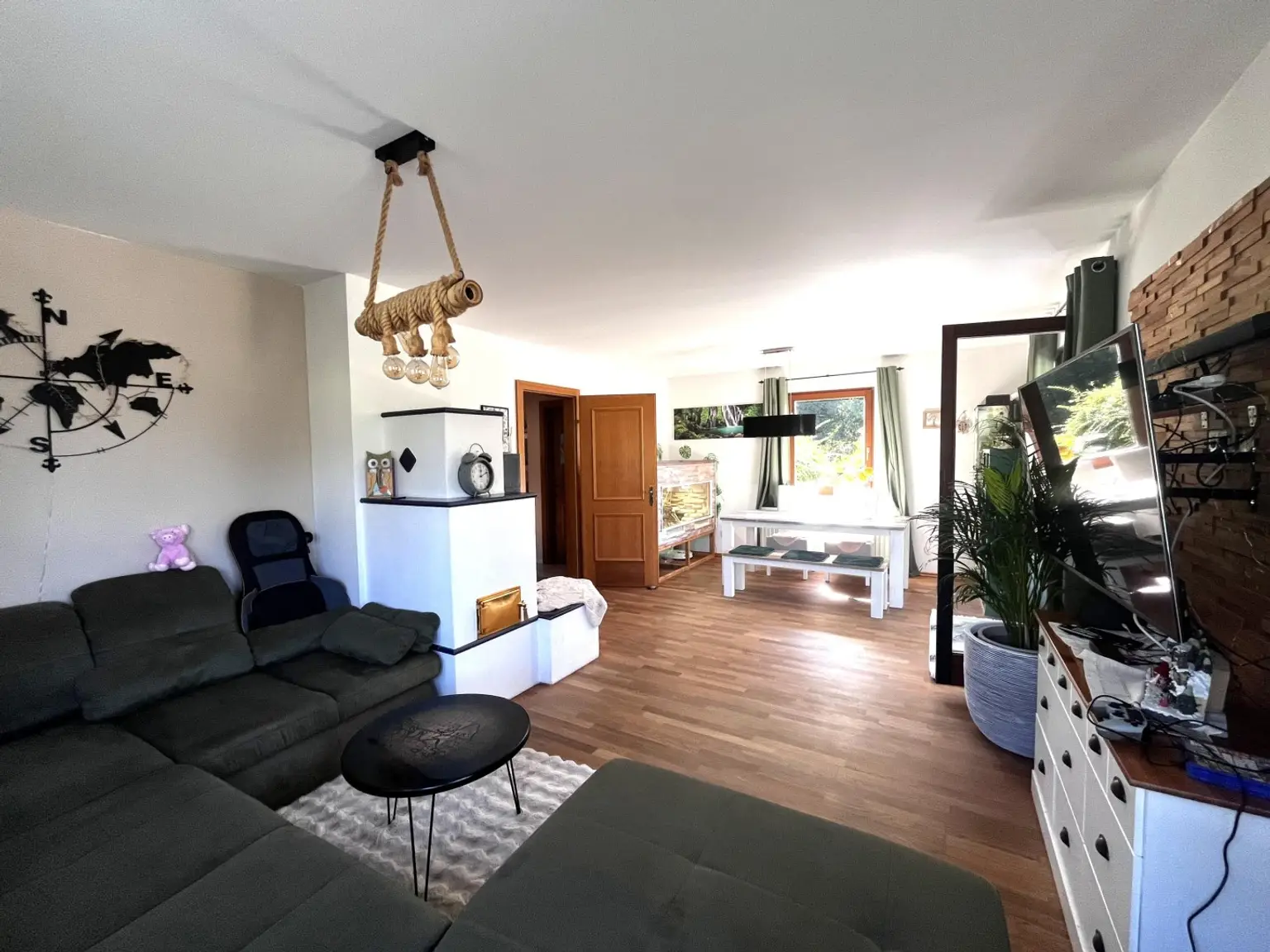 "Solides Haus mit Garten und Pool"
