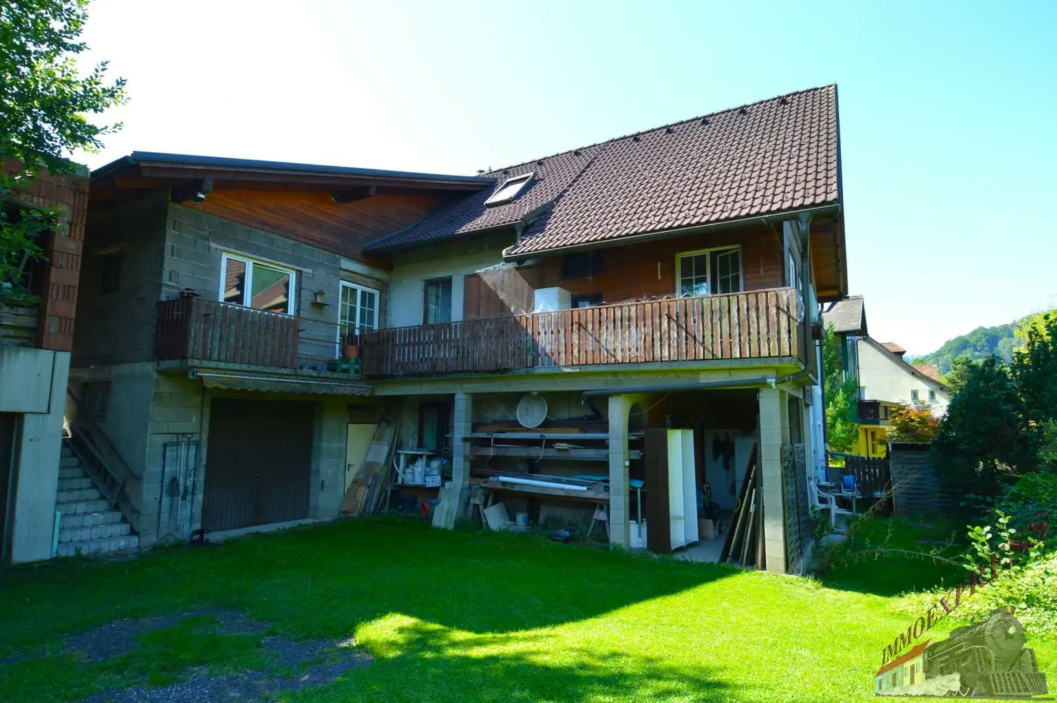 Ein-/ Zweifamilienhaus mit viel Potential - 3 Garagen - 1.368 m² - getrennte Eingänge
