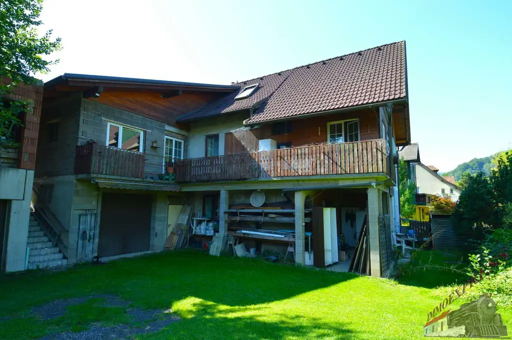 Ein-/ Zweifamilienhaus mit viel Potential - 3 Garagen - 1.368 m² - getrennte Eingänge