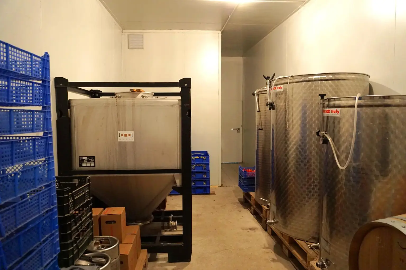 Ladenlokal mit großzügigen Arbeitsräumen und Kühlhäusern auf ca. 100m2