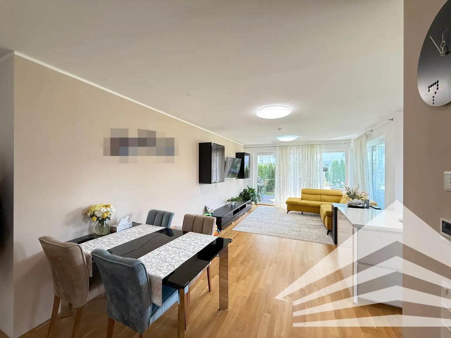 Moderne 3 Zimmerwohnung mit 177 m² Eigengarten in Linz/Pichling!