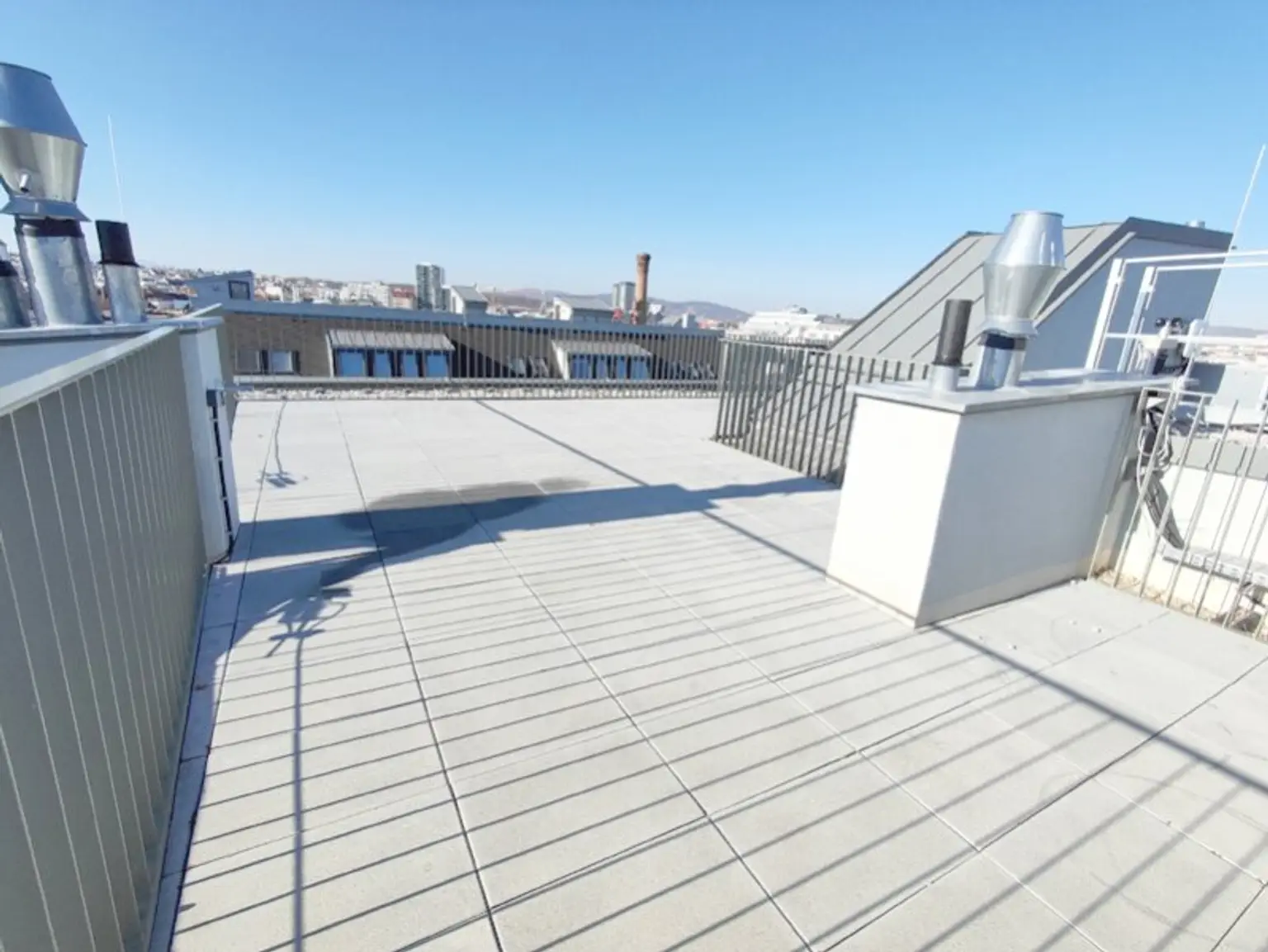 TERRASSENTRAUM! DG-Erstbezug mit Terrasse und Dachterrasse! Top80