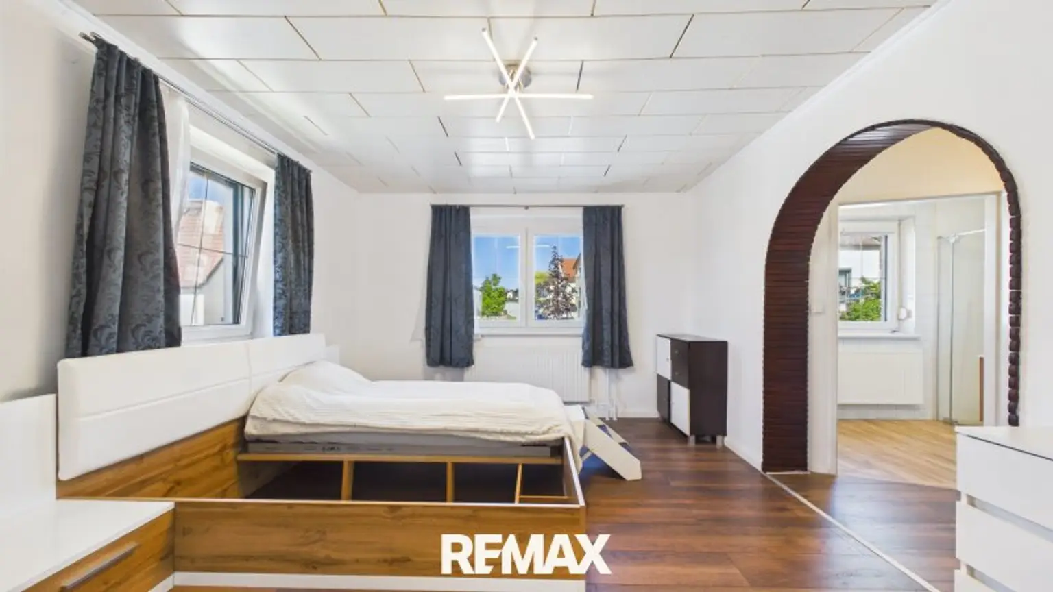 Schlafzimmer 1