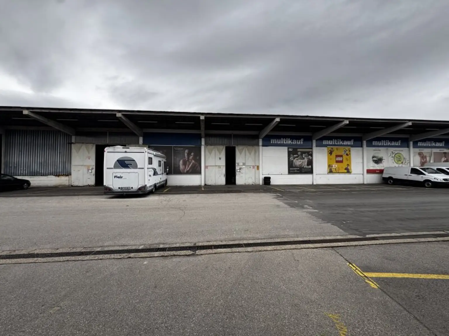 Moderne Halle mit 4 m Höhe und LKW-Zufahrt – ca. 355,5 m² im 21. Bezirk. Flexibel Nutzbar