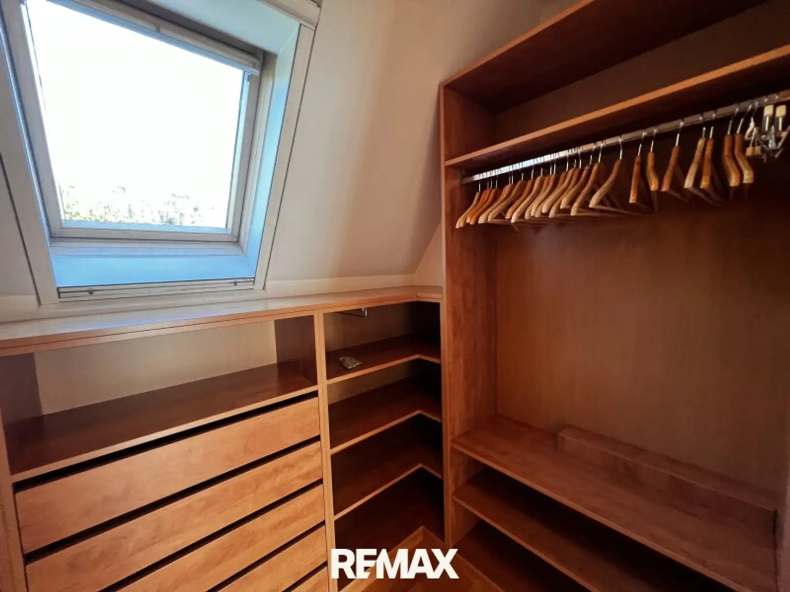 Kleiderschrank