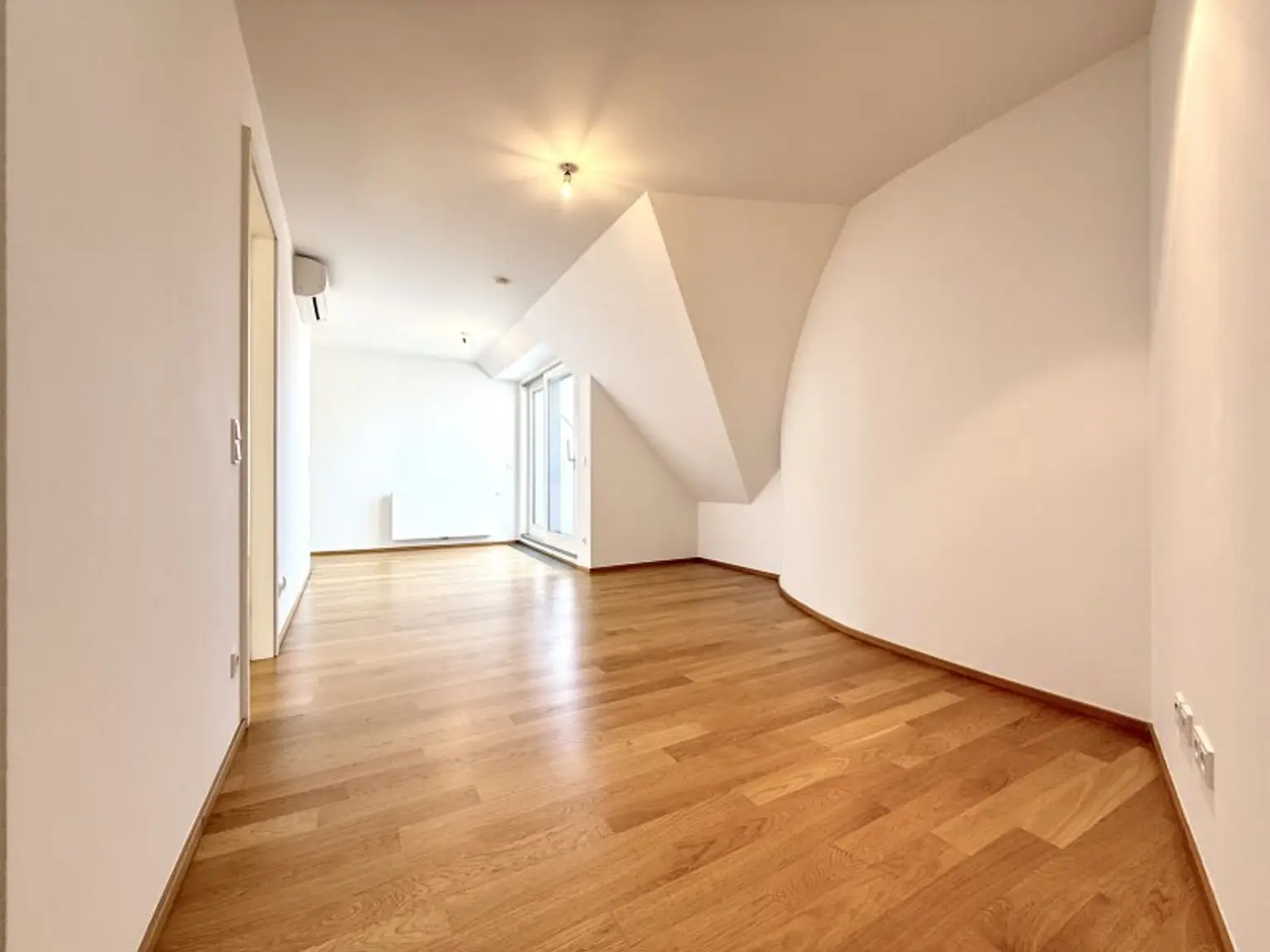 Helle 3-Zimmer Wohnung mit Terrasse, Nähe St. Anna Kinderspital