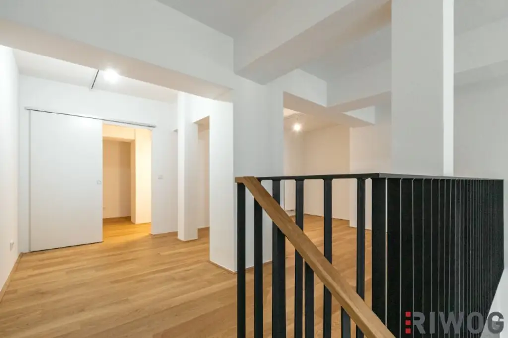 ERSTBEZUG nach Sanierung | Komplett hofseitiges Loft mit Balkon | Raumhöhe bis zu ca. 4,95 m | Büro/Praxis Nutzung und Kurzzeitvermietung möglich