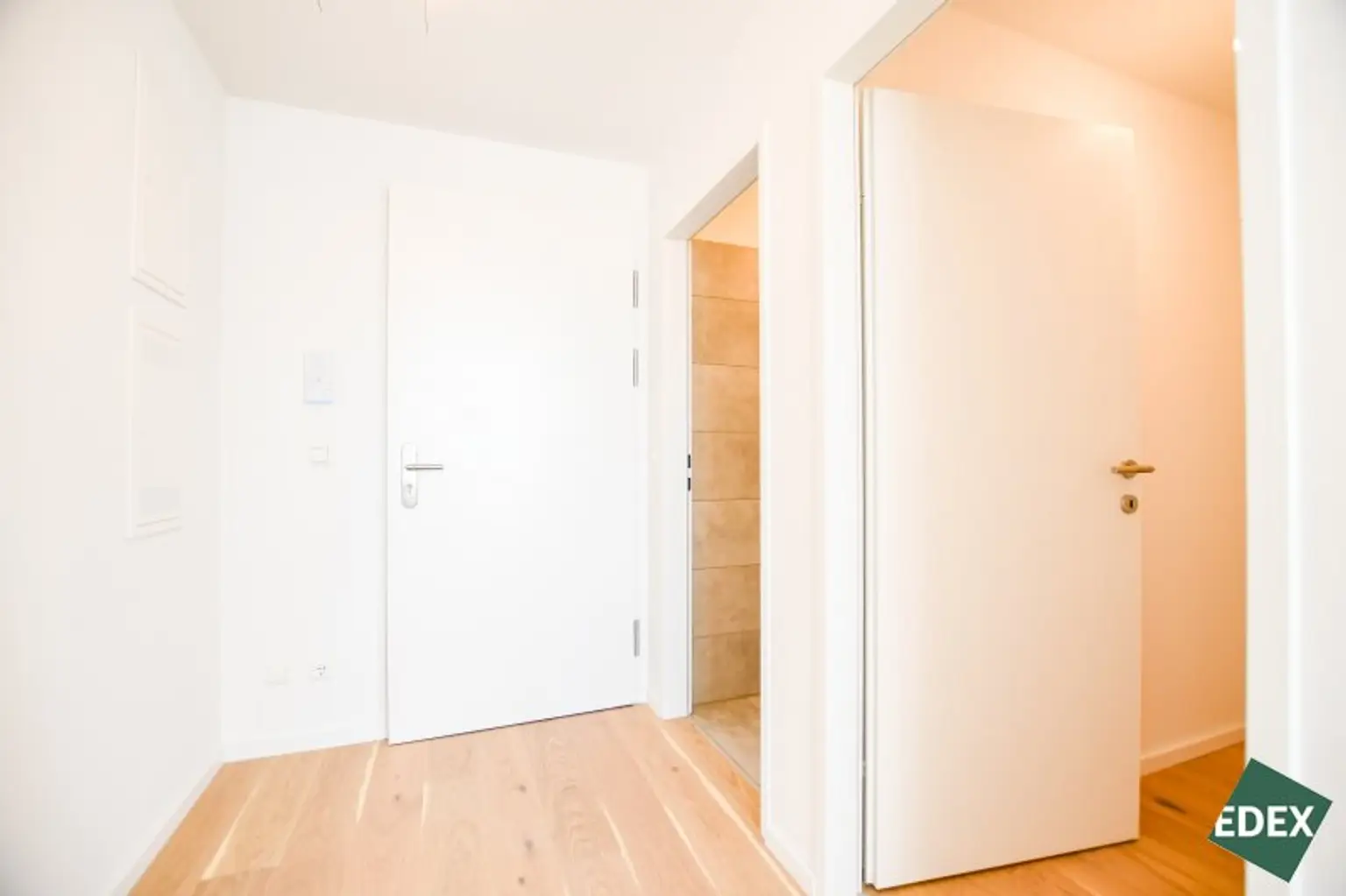 Erstbezug nach Sanierung: Schöne 2-Zimmer-Wohnung mit Top-Anbindung